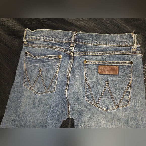 Wrangler Women's Classic Boot Cut Slim Straight Blue Jeans - Picture 4 of 6